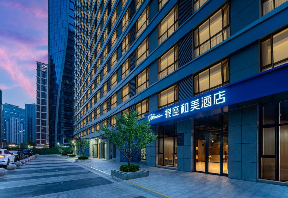 济南城投·环贸中心原 F 楼（现 9 号楼） · 原 F 楼（现 9 号楼）正面实景